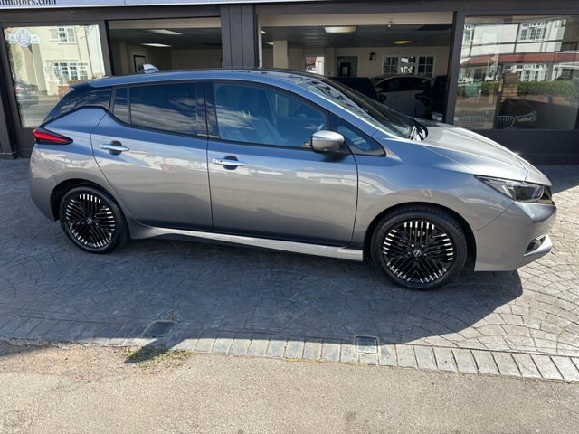 Nissan Leaf 39Kwh Tekna Hatchback 150 Ps Grey #2