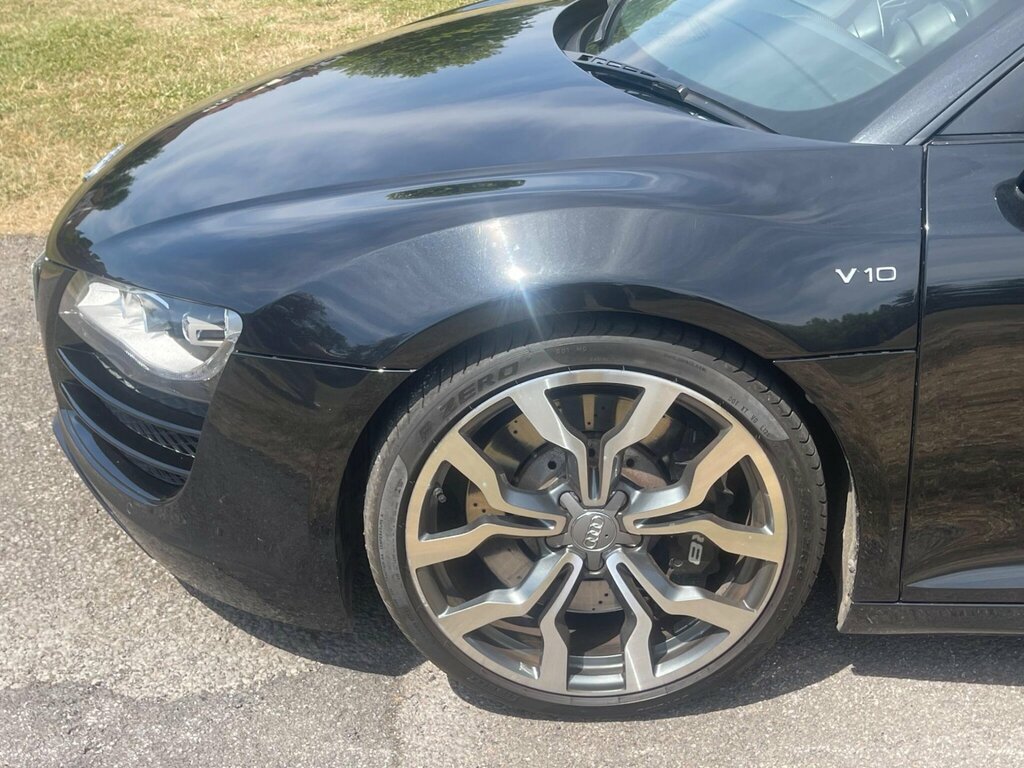 Audi R8  Black #33