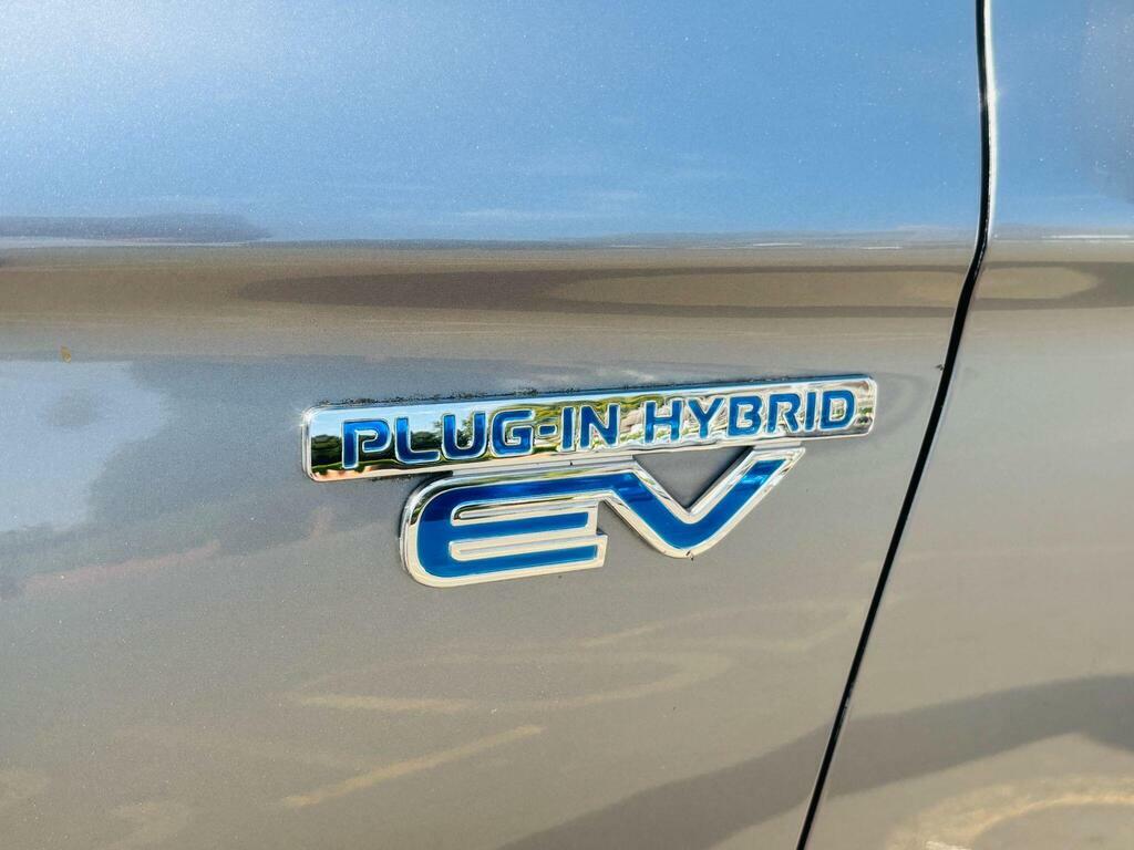 Mitsubishi Outlander 2.0H 12Kwh Gx4h Suv Plug-in Hybrid Cvt White #25