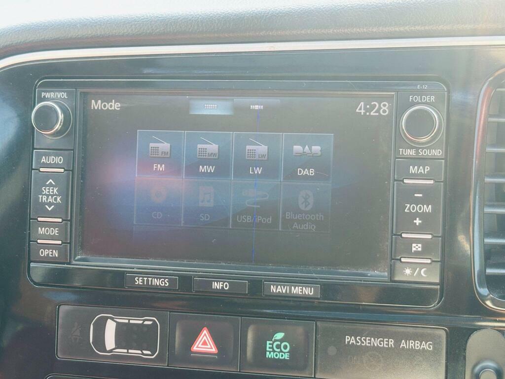 Mitsubishi Outlander 2.0H 12Kwh Gx4h Suv Plug-in Hybrid Cvt White #19