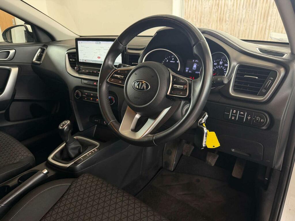 Kia Ceed 1.6 Crdi Mhev 2 Nav Euro 6 Ss White #3