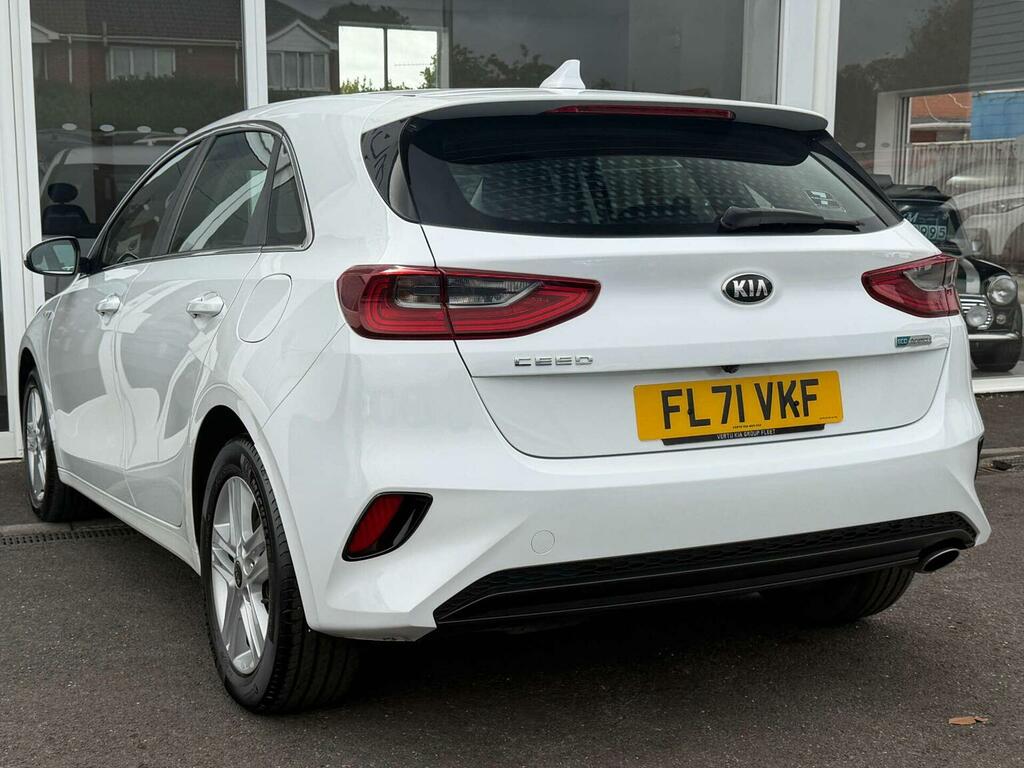 Kia Ceed 1.6 Crdi Mhev 2 Nav Euro 6 Ss White #2