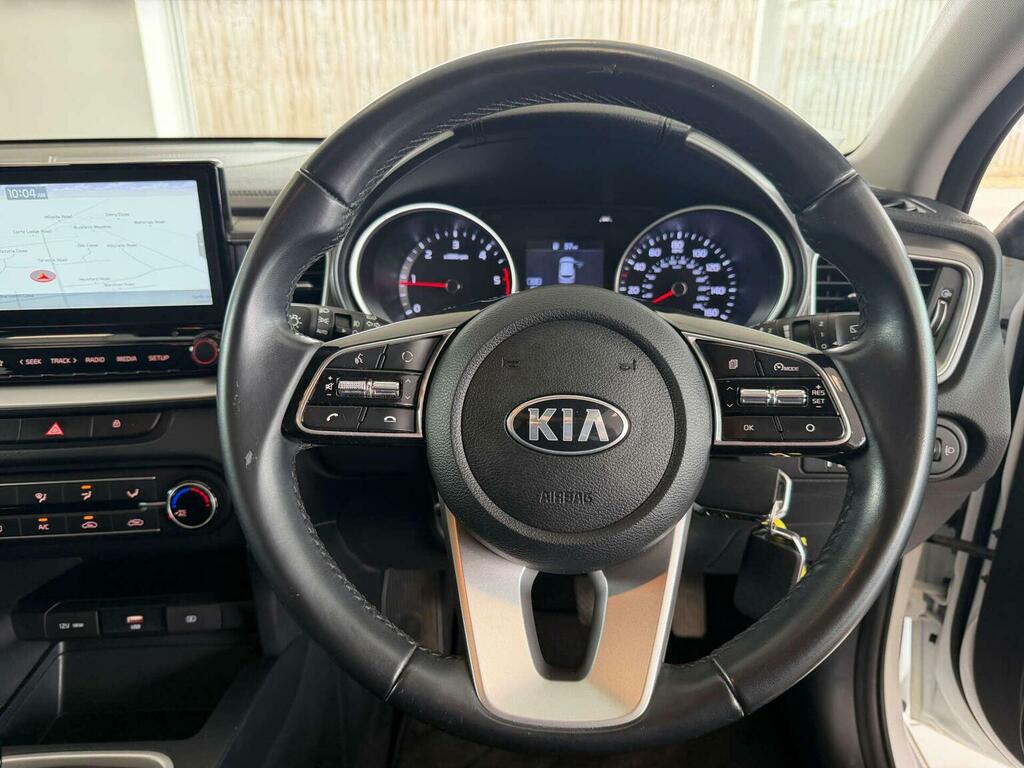 Kia Ceed 1.6 Crdi Mhev 2 Nav Euro 6 Ss White #4