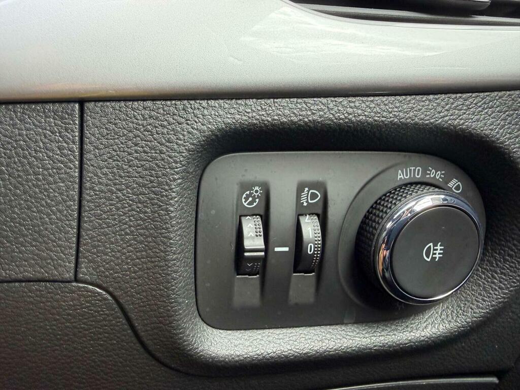 Vauxhall Astra 1.5 Turbo D Business Edition Nav Silver #16
