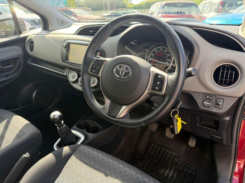 Toyota Yaris 1.33 Dual Vvt-i Icon Euro 6 Red #3