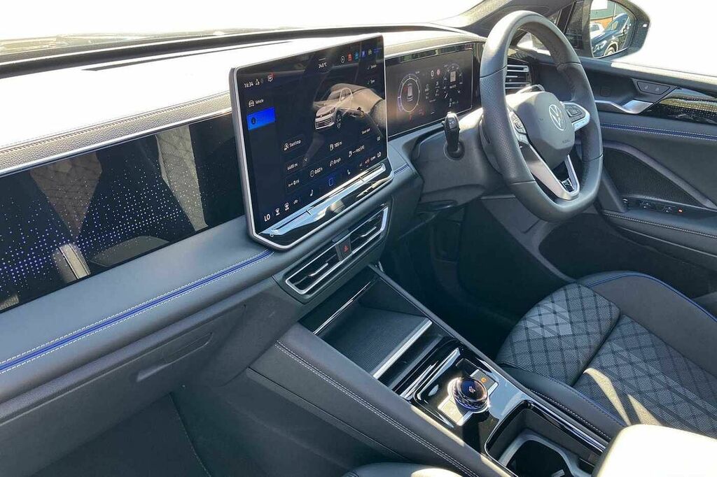 Volkswagen Tiguan 2.0 Tdi R-line Dsg KS75AXG Black #2