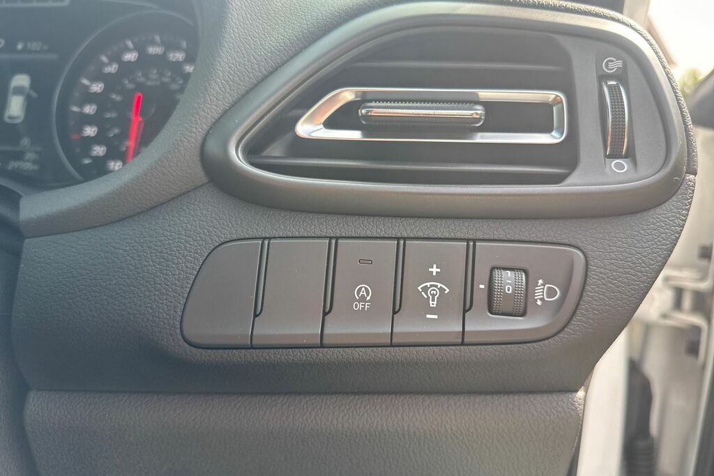 Hyundai I30 1.4 Comfort Euro 4 Red #28