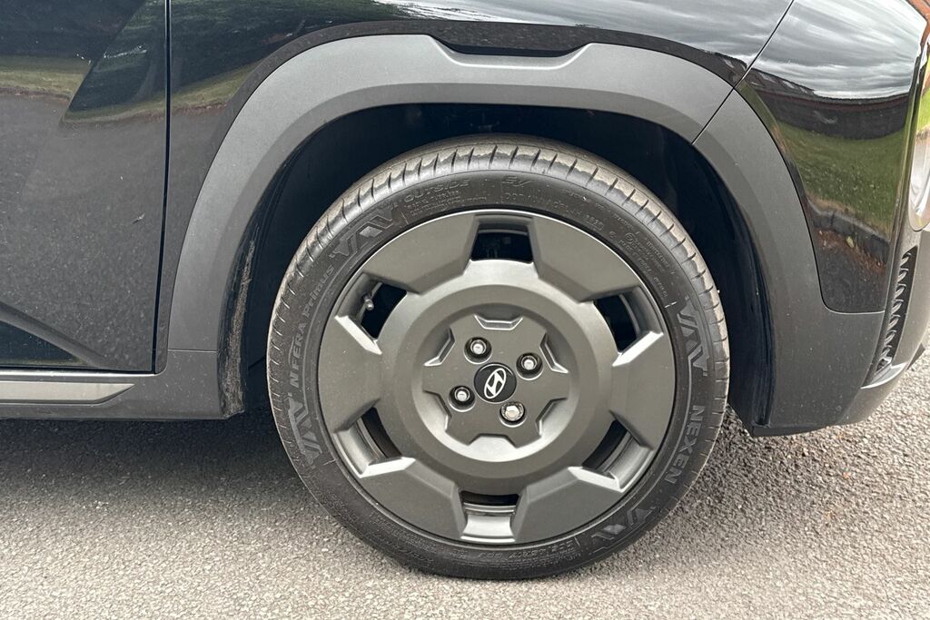 Hyundai Inster Cross Black #5