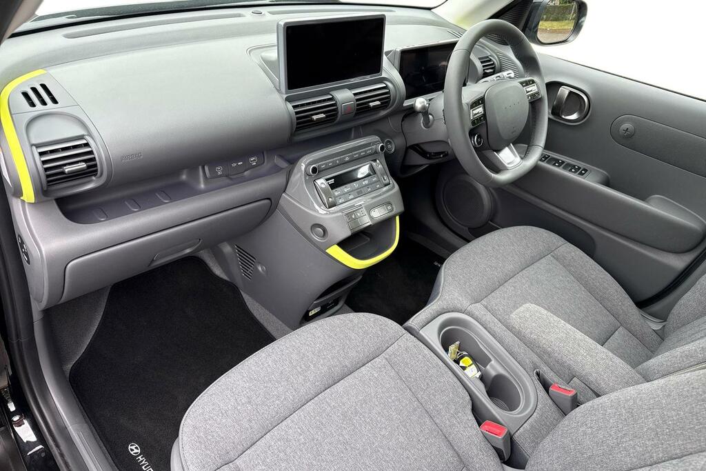 Hyundai Inster Cross Black #2