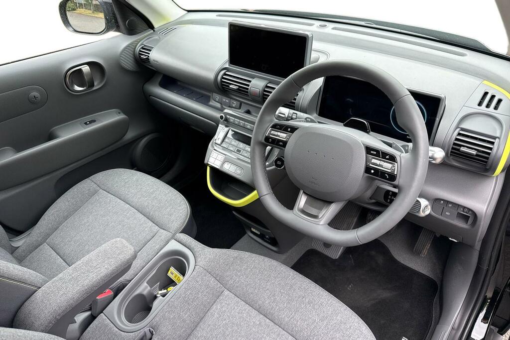 Hyundai Inster Cross Black #6