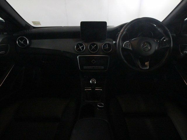 Mercedes-Benz GLA Class Mercedes Benz Gla 1.6 Gla180 Urban Edition Suv ... Red #13
