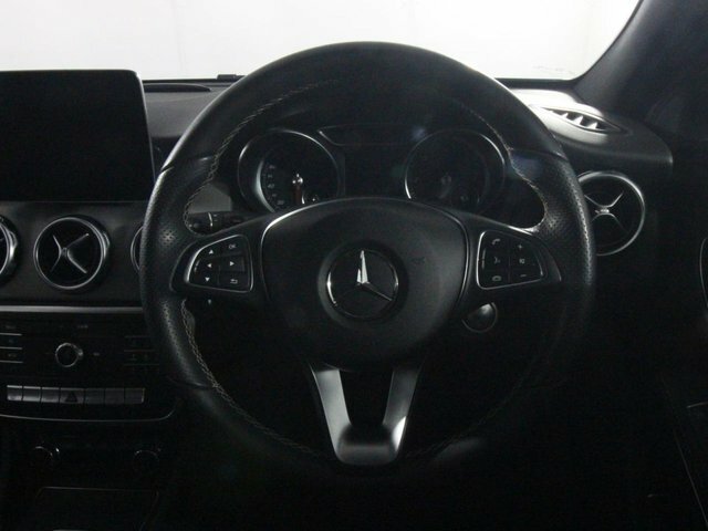 Mercedes-Benz GLA Class Mercedes Benz Gla 1.6 Gla180 Urban Edition Suv ... Red #14