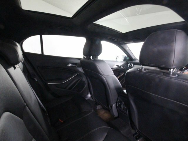 Mercedes-Benz GLA Class Mercedes Benz Gla 1.6 Gla180 Urban Edition Suv ... Red #16