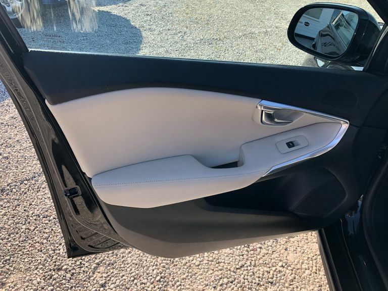 Volvo V40 Cross Country Hatchback Gold #17