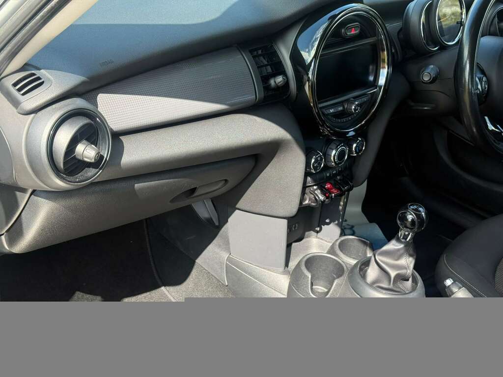 Mini Hatch 1.5 Cooper D DN67UVO Silver #2