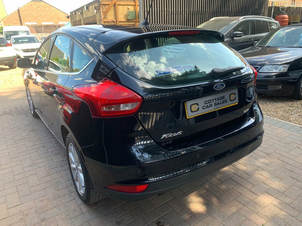 Ford Focus 1.0T Ecoboost Titanium Hatchback Black #5