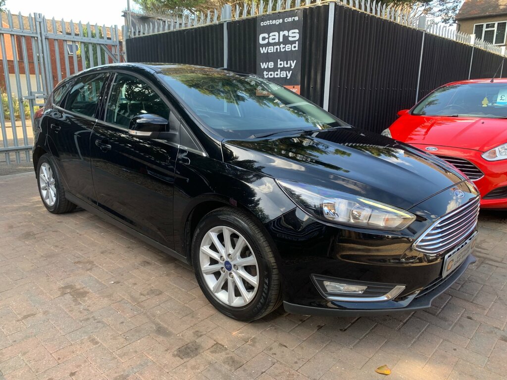 Ford Focus 1.0T Ecoboost Titanium Hatchback Black #2