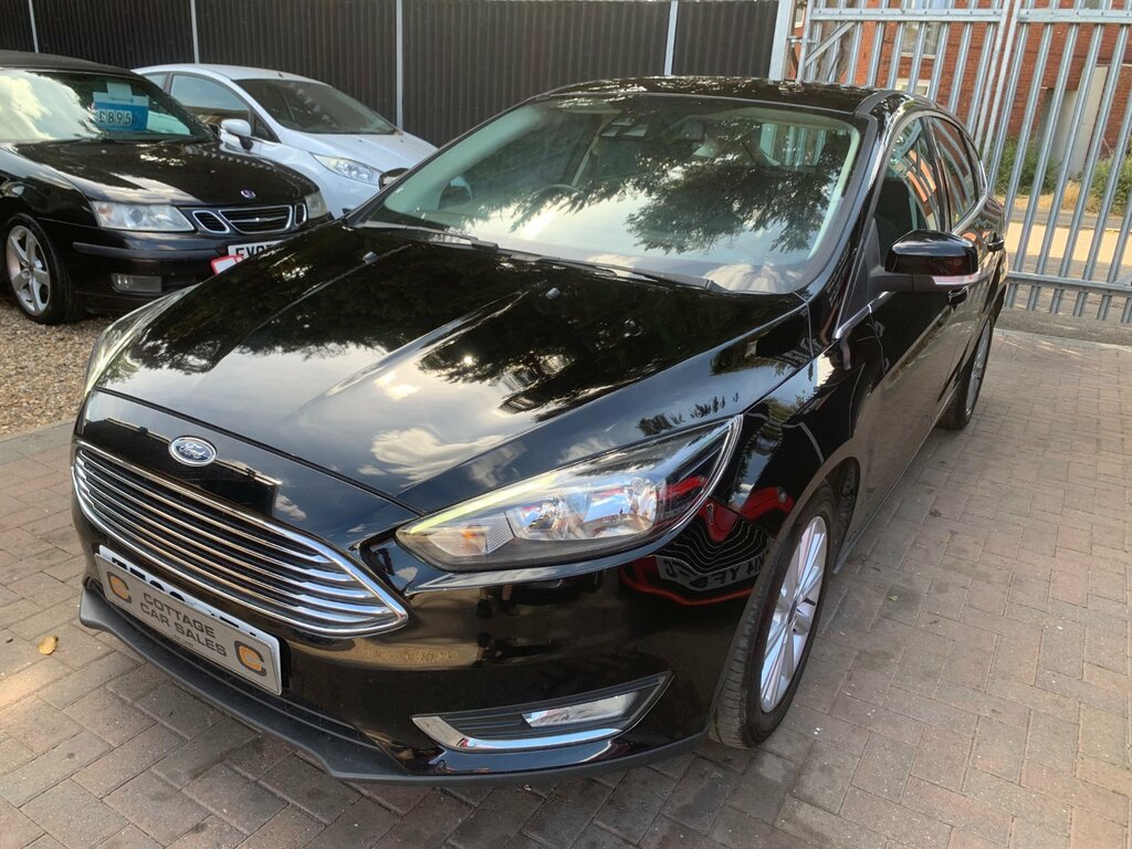 Ford Focus 1.0T Ecoboost Titanium Hatchback Black #6