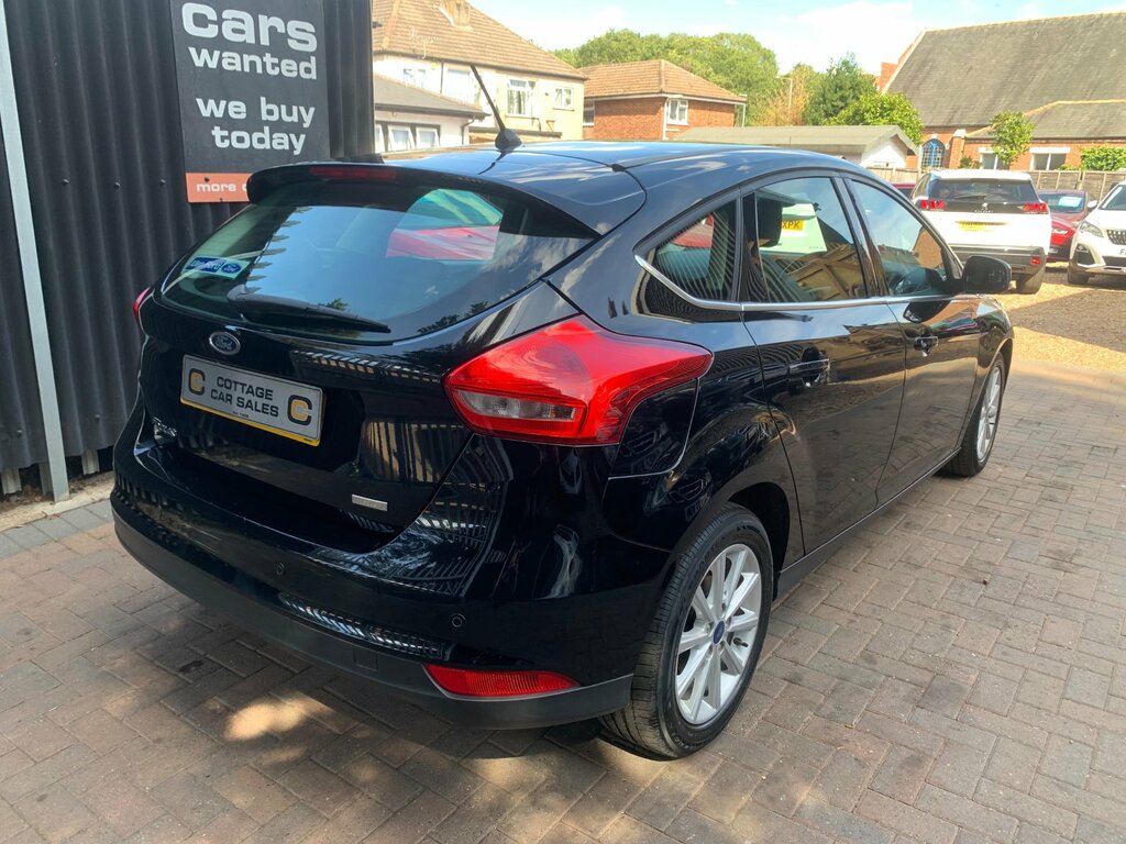 Ford Focus 1.0T Ecoboost Titanium Hatchback Black #3
