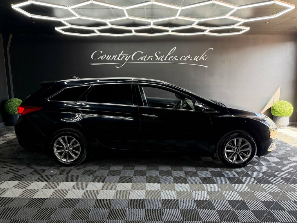 Hyundai I40 1.7 Crdi Blue Drive Se Nav Tourer Manua Black #2