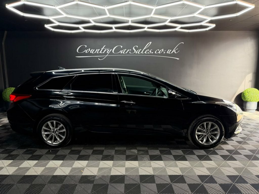 Hyundai I40 1.7 Crdi Blue Drive Se Nav Tourer Manua Black #2