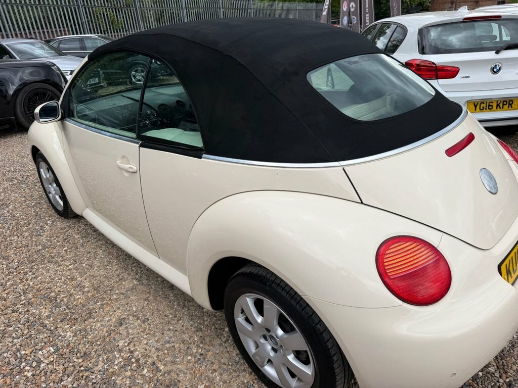 Volkswagen Beetle 2.0 S Cabriolet Euro 4 115 Ps Beige #3