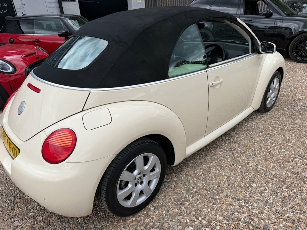 Volkswagen Beetle 2.0 S Cabriolet Euro 4 115 Ps Beige #2