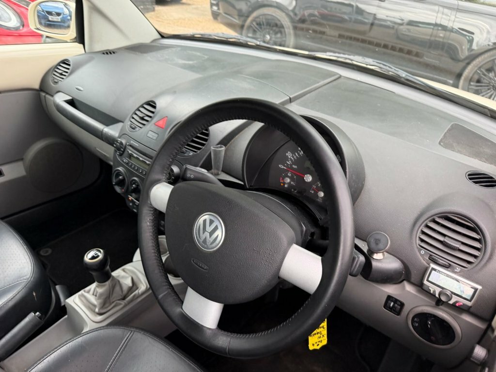 Volkswagen Beetle 2.0 S Cabriolet Euro 4 115 Ps Blue #16