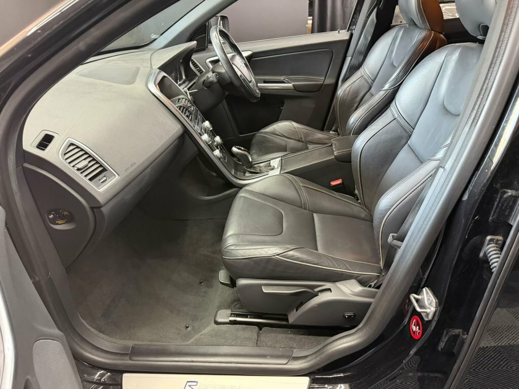 Volvo XC60 2.0 T5 Momentum Awd Geartronic Black #17