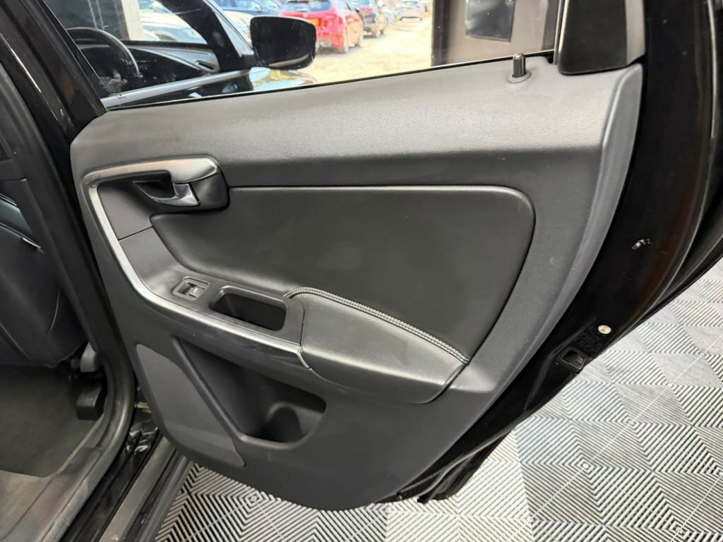 Volvo XC60 2.0 T5 Momentum Awd Geartronic Black #10