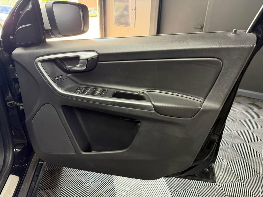 Volvo XC60 2.0 T5 Momentum Awd Geartronic Black #19