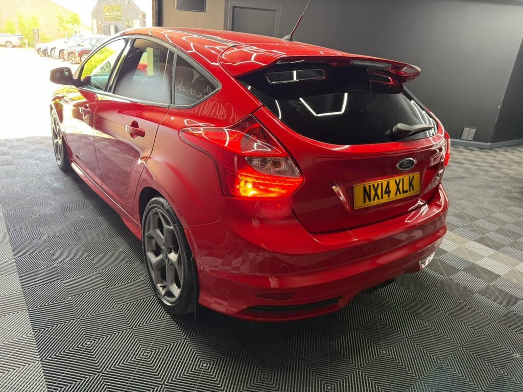 Ford Focus 2.0T Ecoboost St-3 Hatchback Eur Red #3