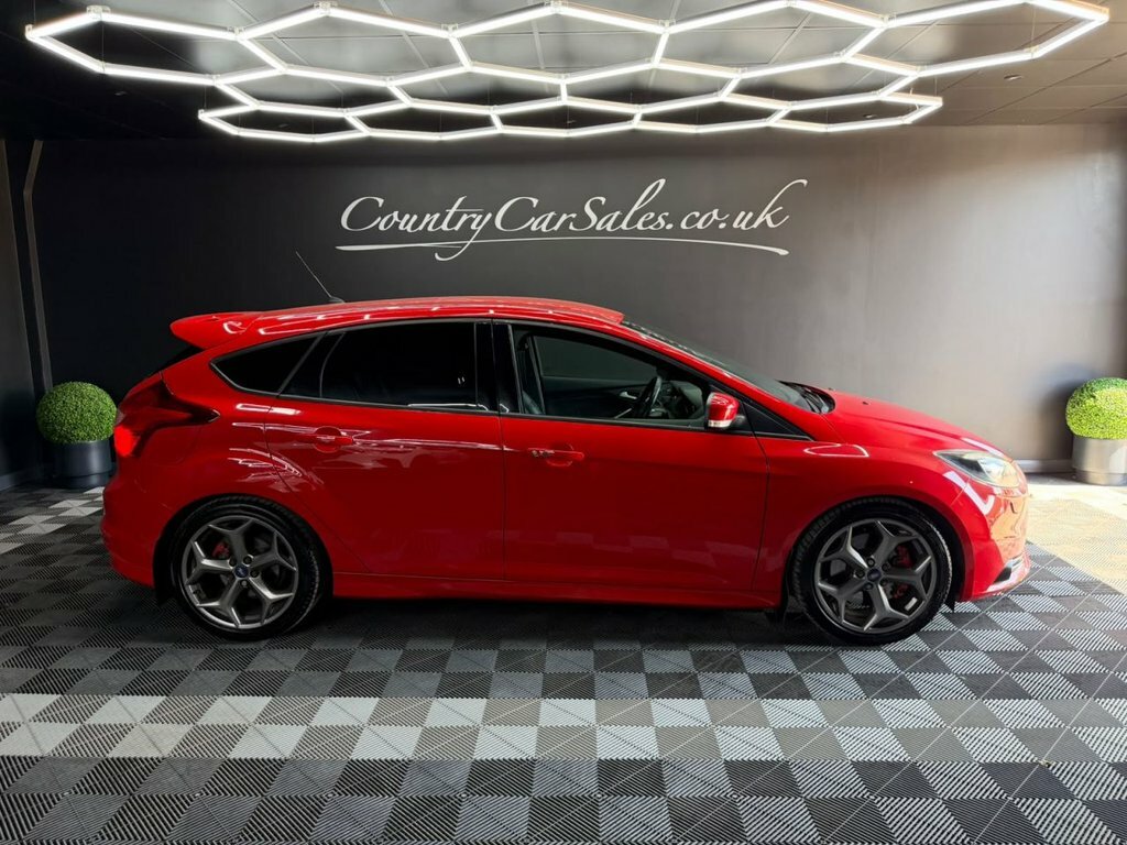 Ford Focus 2.0T Ecoboost St-3 Hatchback Eur Red #2