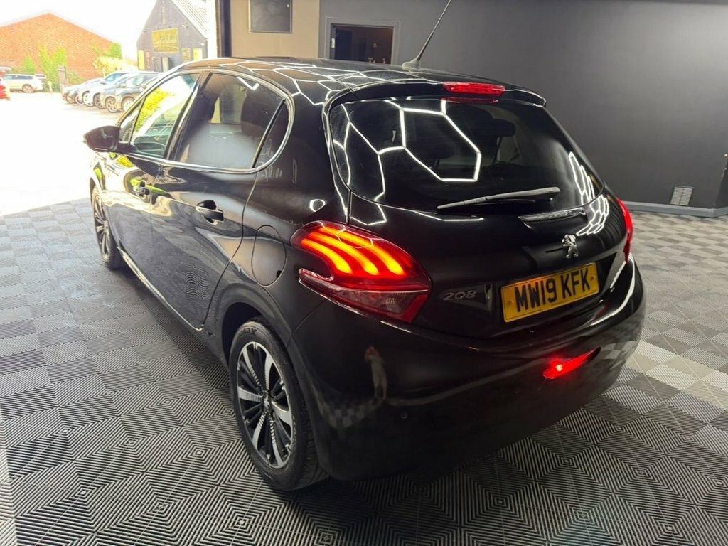 Peugeot 208 1.2 Puretech Tech Edition Hatchback Man MW19KFK Black #3