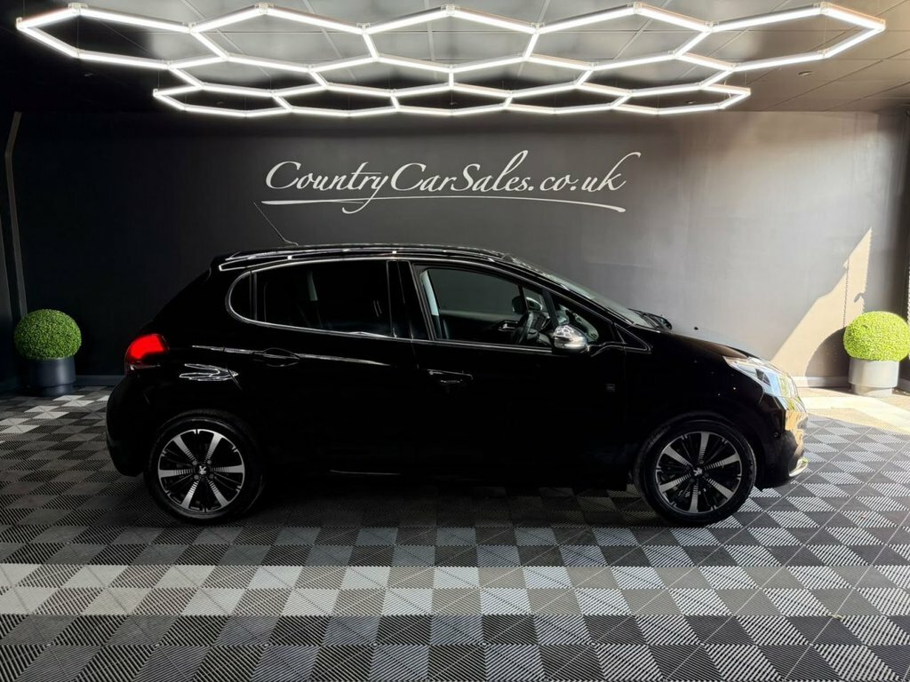 Peugeot 208 1.2 Puretech Tech Edition Hatchback Man MW19KFK Black #2