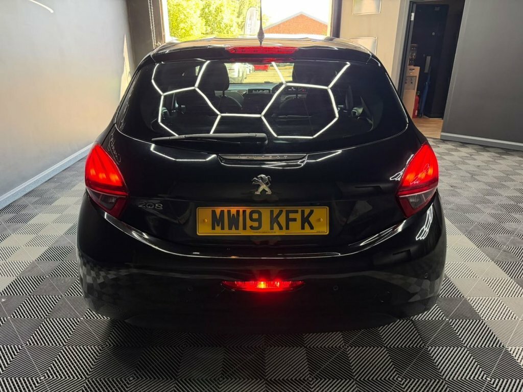 Peugeot 208 1.2 Puretech Tech Edition Hatchback Man MW19KFK Black #6