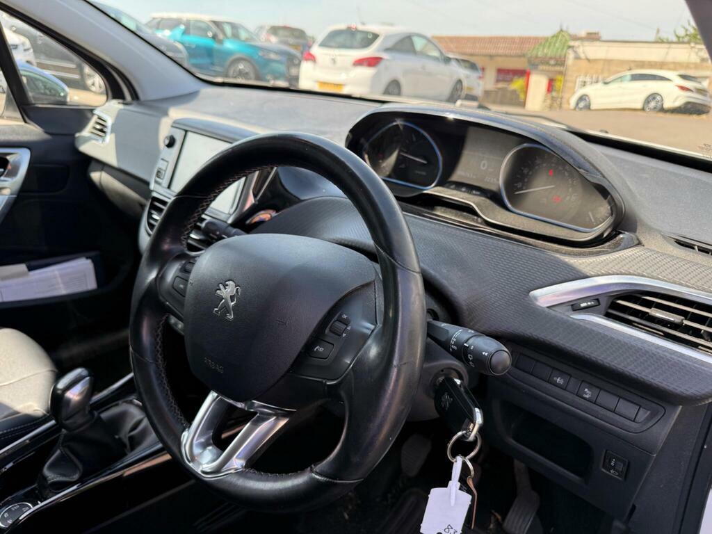 Peugeot 2008 1.2 Puretech 110 Allure White #11