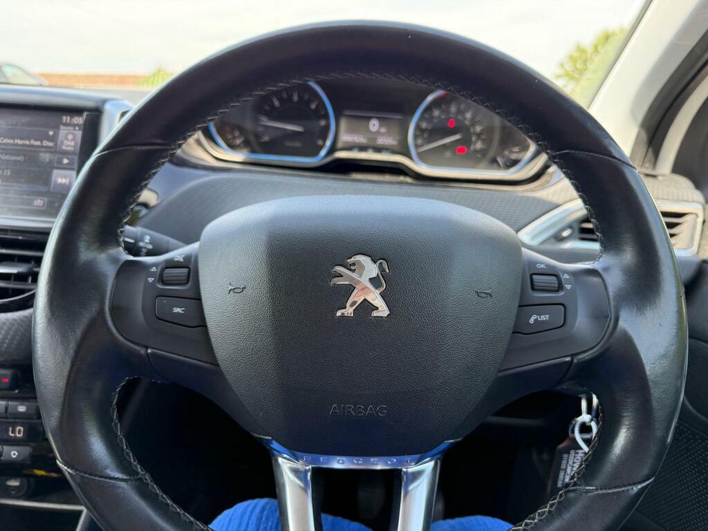 Peugeot 2008 1.2 Puretech 110 Allure White #16