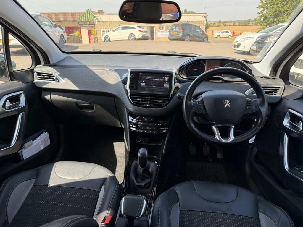 Peugeot 2008 1.2 Puretech 110 Allure White #9