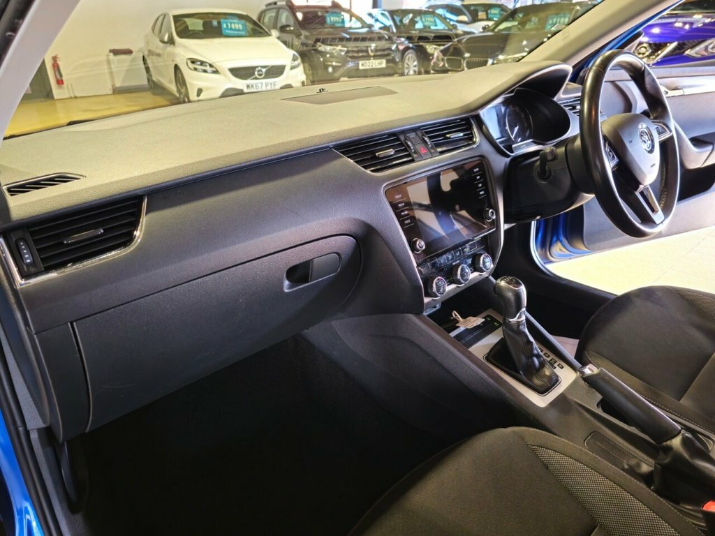Skoda Octavia 1.6 Tdi 110 Se Sport Blue #13