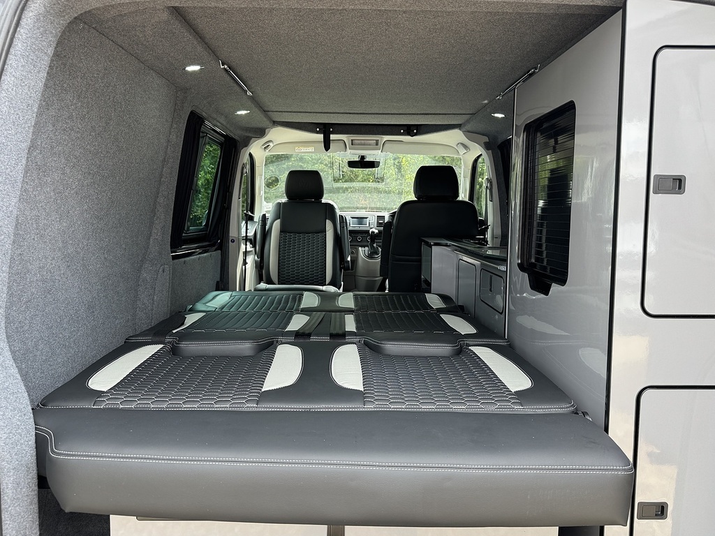 Volkswagen Transporter T6 T32 150 Dsg Highline Black #4