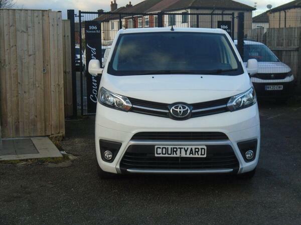 Toyota PROACE 1.6D Comfort Medium Panel Black #6