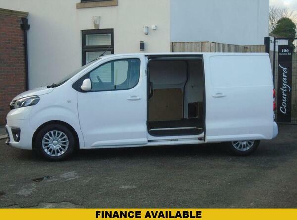 Toyota PROACE 1.6D Comfort Medium Panel Black #5