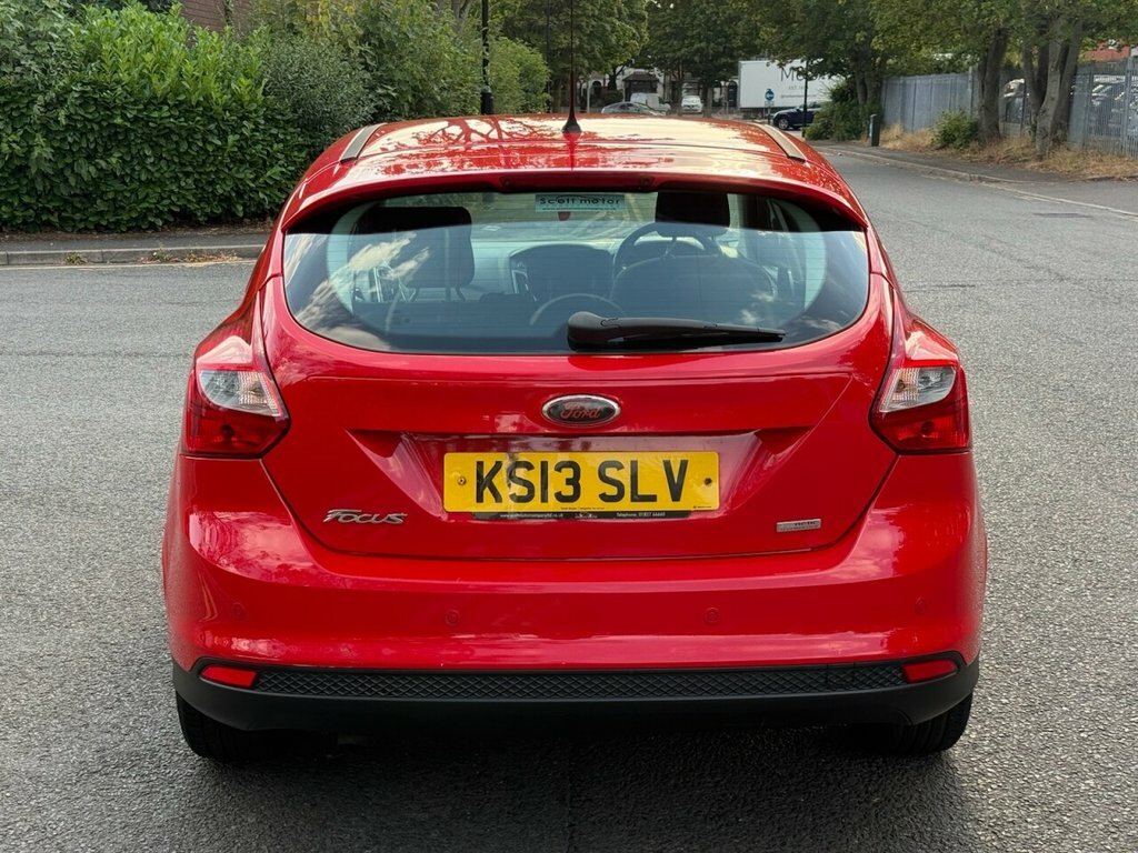Ford Focus 1.6L Titanium Red #6