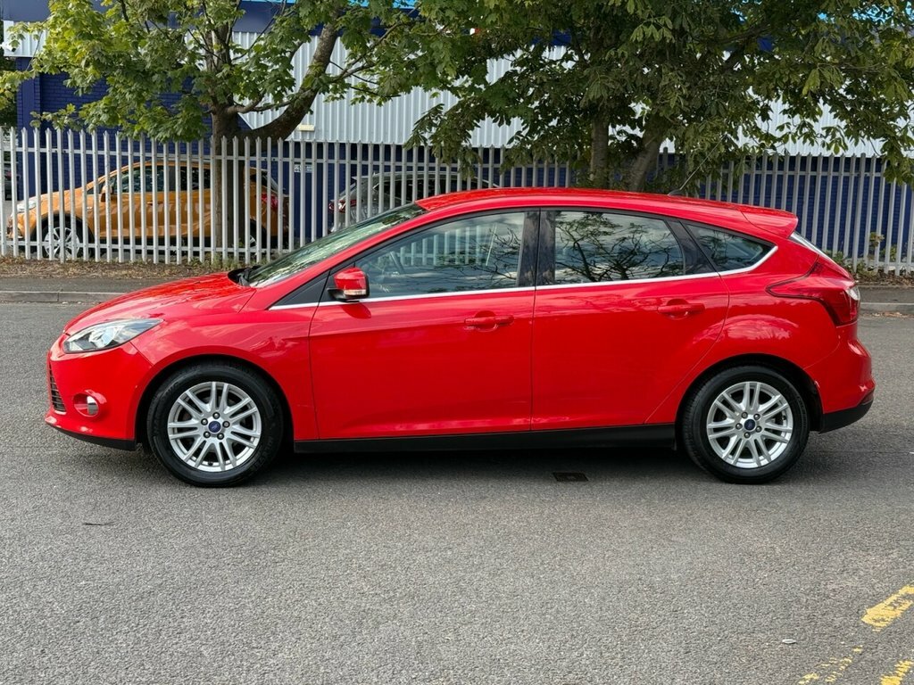 Ford Focus 1.6L Titanium Red #4