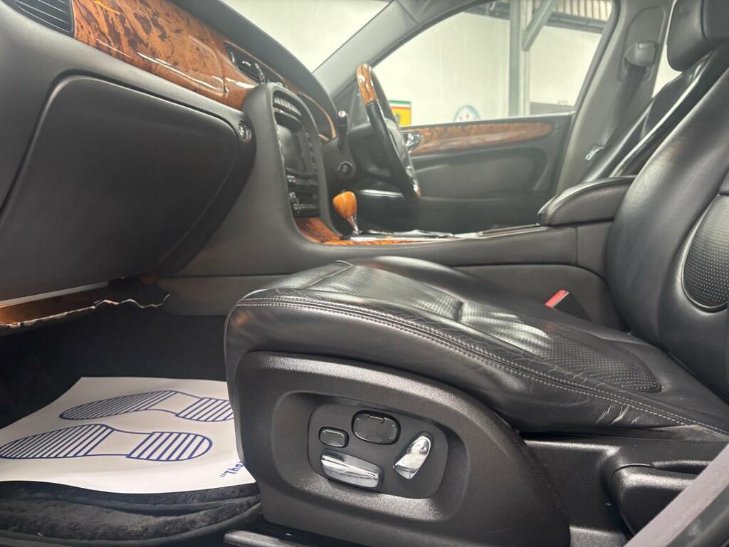 Jaguar XJ Jaguar Xj 2.7 Tdvi Sovereign Saloon Aut Silver #22