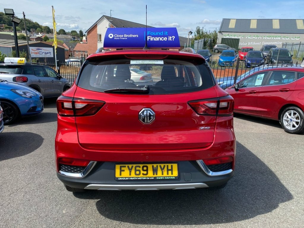 MG ZS 1.5L Exclusive Red #5