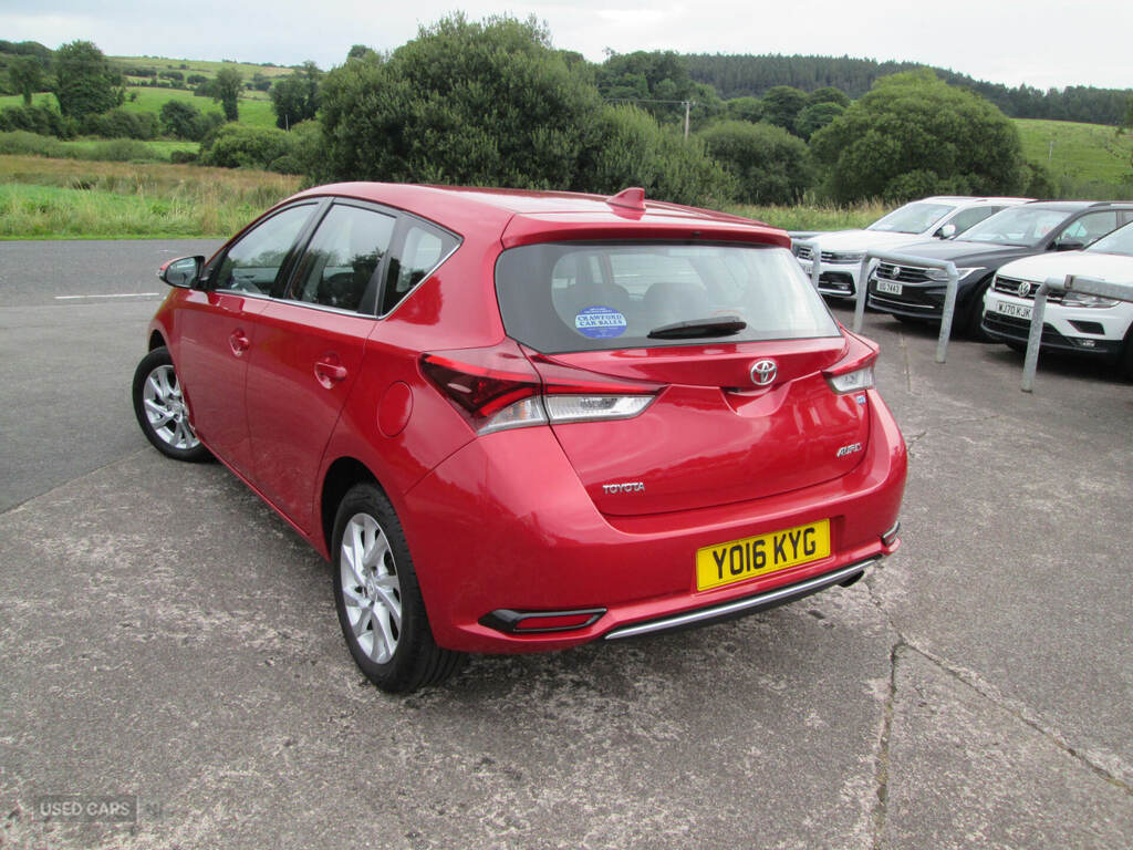Toyota Auris 1.6 D-4d Icon Red #5