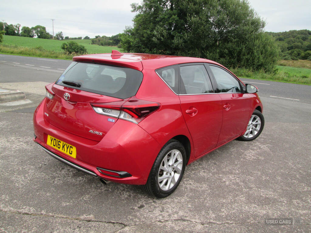 Toyota Auris 1.6 D-4d Icon Red #4