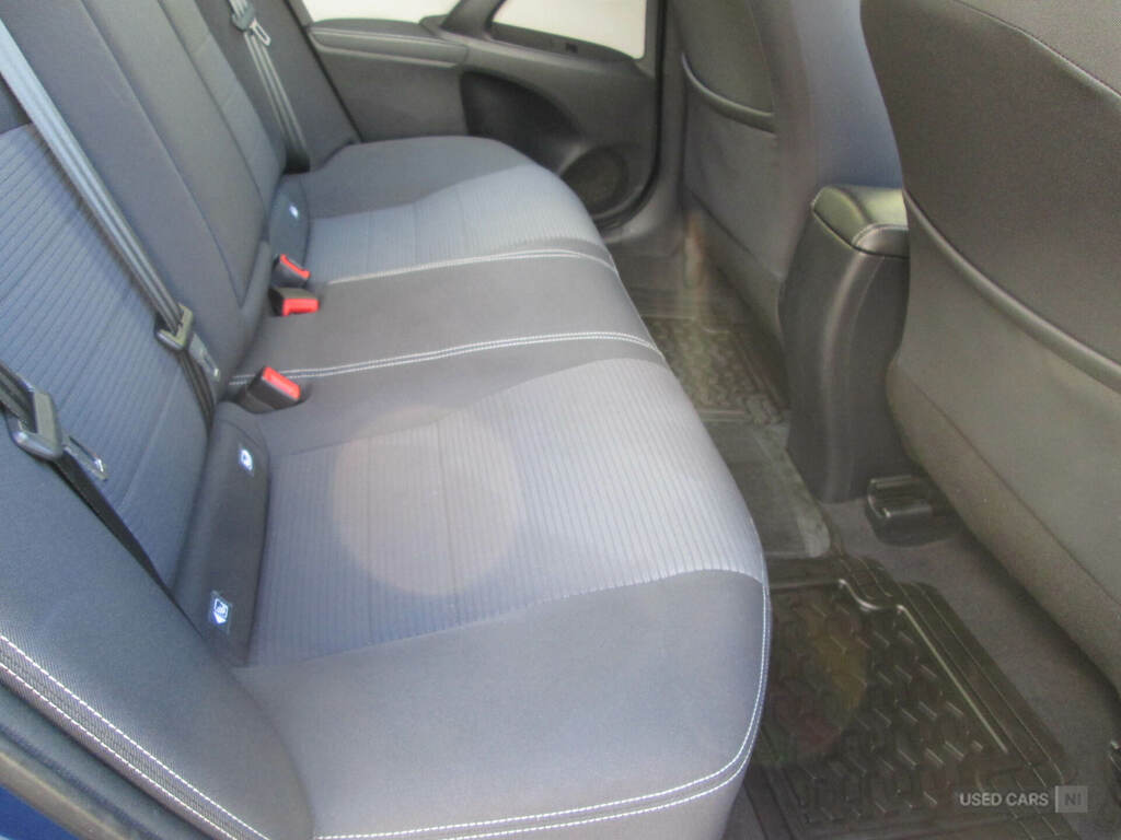 Toyota Avensis 1.6 D-4d Business Edition Tourer White #12